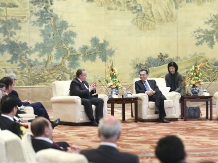 圖為2017年李克強總理在人民大會堂會見部分中國發展高層論壇會議代表