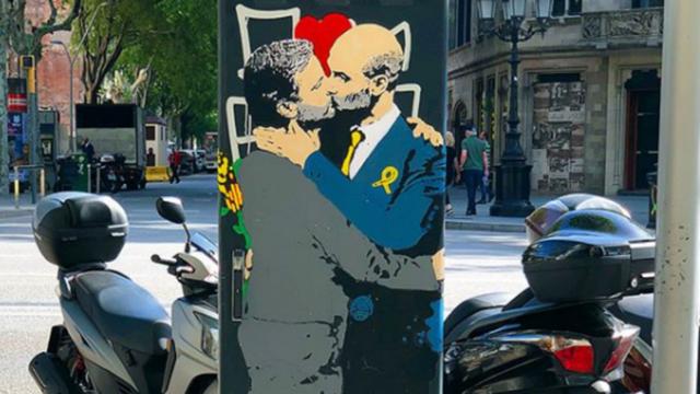 巴塞隆納街頭出現瓜帥穆帥擁吻的塗鴉