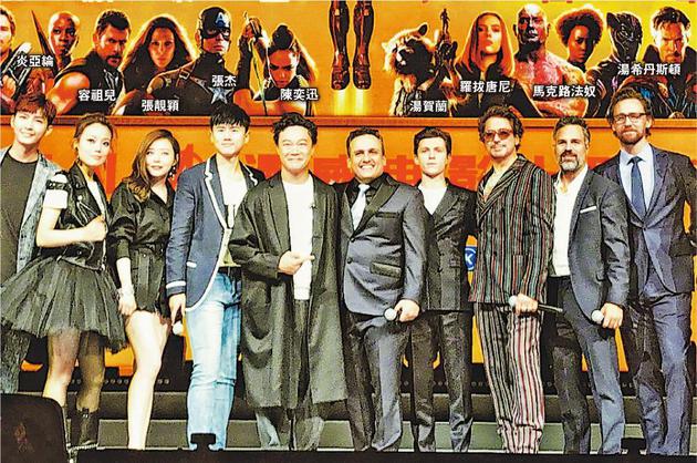 《復仇者聯盟3》盛典上歌手與主角們拍大合照時，陳奕迅站在中間的位置，惹來大批漫威迷不滿。