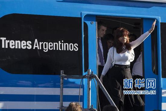 阿根廷米特雷線用的是中國機車 圖片來源：新華網