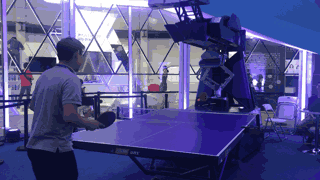 2018世界人工智能大會展示區的會製作咖啡的乒乓機器人