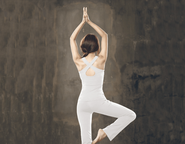 以上的這些體式不單單對胸部有好處，一些動作在練習時背部區域得到完全的伸展，可以起到調理脊柱的作用；頸部得到了伸展，所以對甲狀腺也有益處。小夥伴兒們也可通過（meesu-yoga）學習更多瑜伽體式，千萬不可錯過哦！