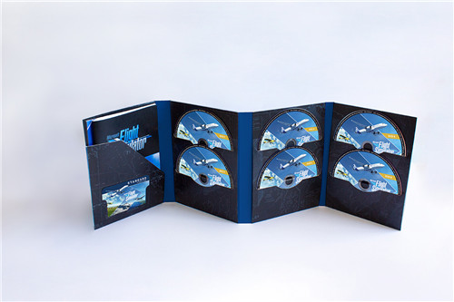《微軟飛行模擬》實體版使用10張雙層DVD光碟