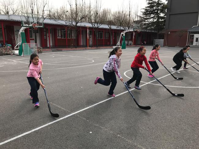北京市四所小學率先試行NHL旱地冰球項目