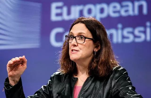 3月7日，歐盟貿易專員Cecilia Malmstrom召開新聞發布會。據報導，歐盟委員會已經草擬了一份征稅清單，計劃向價值28億歐元的美國進口產品征稅25%的關稅。圖/視覺中國