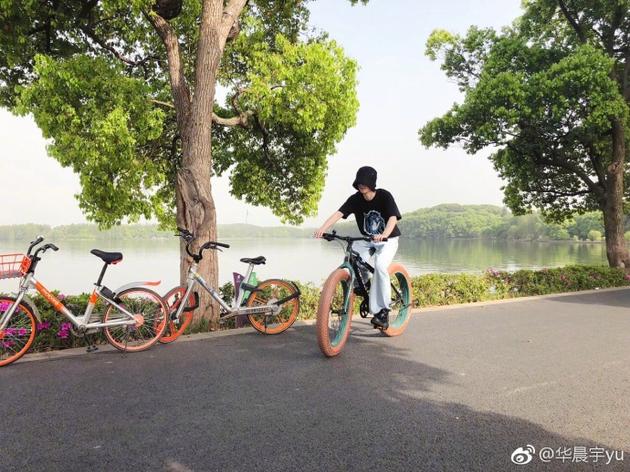 華晨宇騎單車