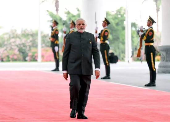 9月5日，印度總理莫迪抵達廈門國際會議中心，出席新興市場國家與發展中國家對話會。新華社記者陳曄華攝