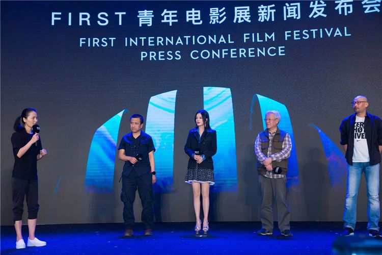 12屆FIRST影展發布會（從左至右依次為：李子為、第11屆評委會主席婁燁、大使趙薇、第8屆評委會主席謝飛、第5屆評委管虎） - 複件.jpg
