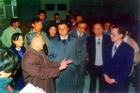 鄒家華，胡啟立，聯想集團，右起第一人為LEX 5000項目負責人羅爭，1994年