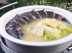 白菜鯉魚豬肉湯——潤腸排毒健腦益智