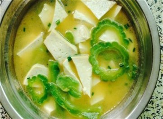 苦瓜豆腐湯——潤腸通便利尿涼血