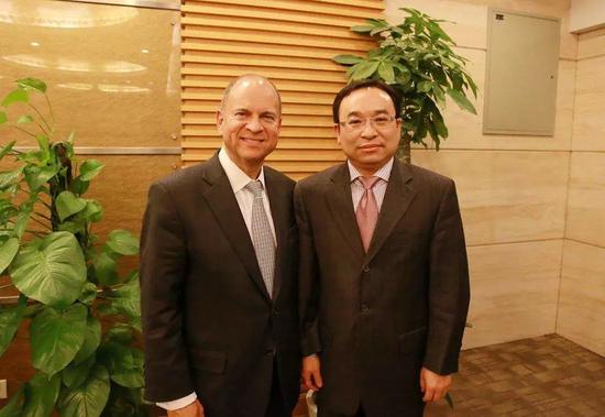 2016年，王文靈副理事長會見MSCI公司全球主席兼首席執行官亨利·費爾南德斯