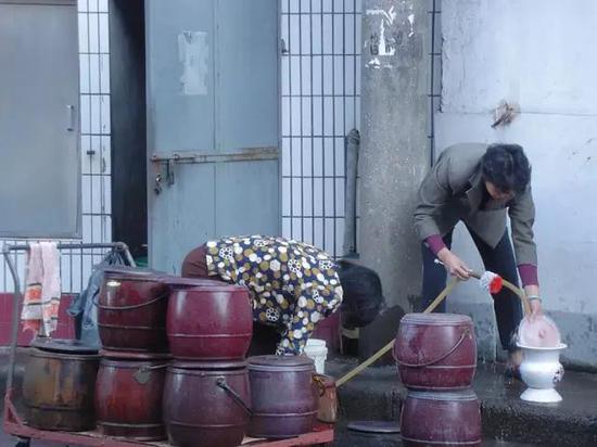 三年前上海仍有9萬多人的居民家庭在使用馬桶