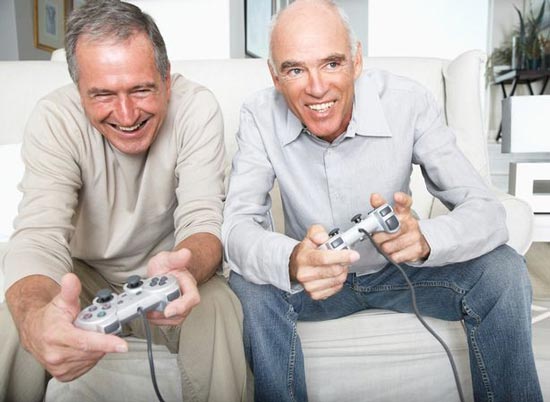 老人愛電子遊戲